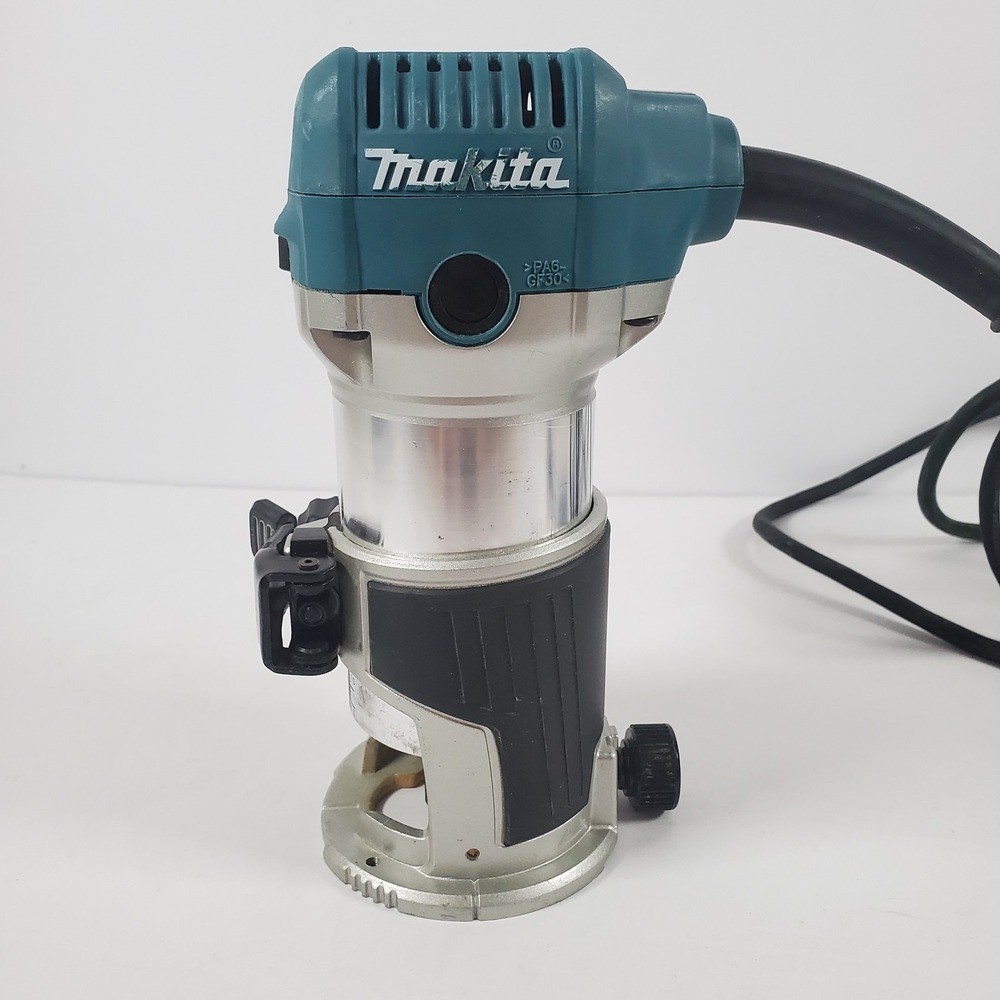 Makita 1‑1/4 HP Compact Router RT0701C Missing Chuck Key Tested Working